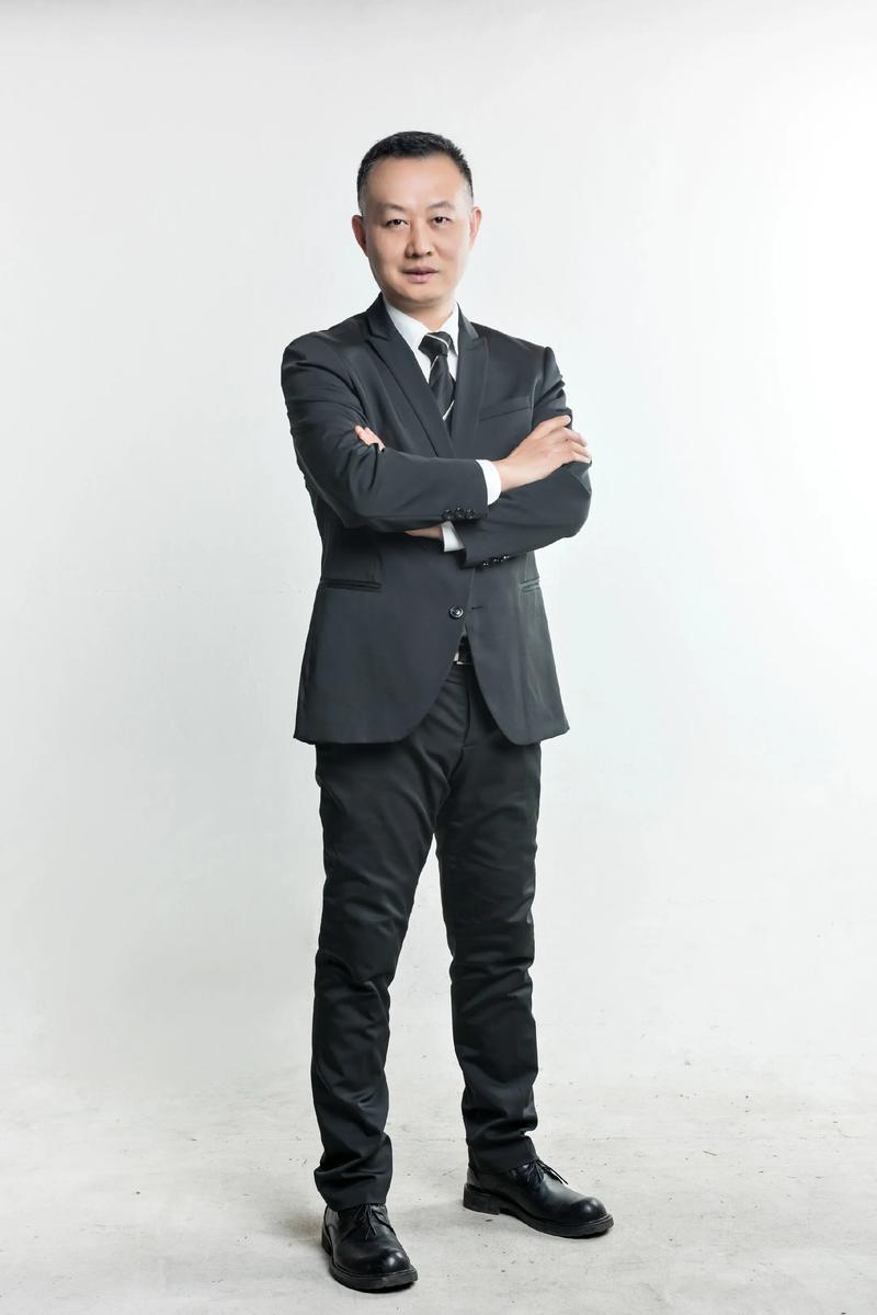 温曙映 视觉与舞美负责人